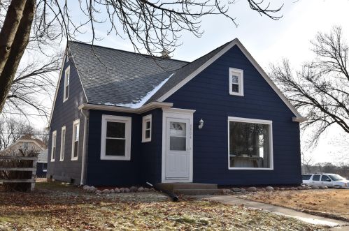 5504 33rd St, Milwaukee WI  53221-4026 exterior