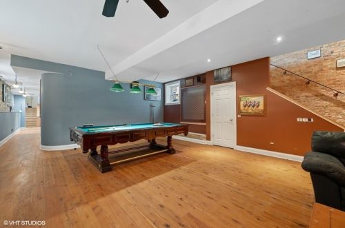 1342 Roscoe St, Chicago IL 60618-5132 exterior