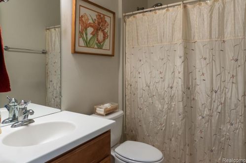 23583 Rossiter Dr, Macomb Township MI 48042-4846 exterior