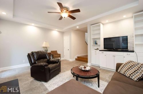 5430 Chemin De Vie, Atlanta GA 30342-2577 exterior