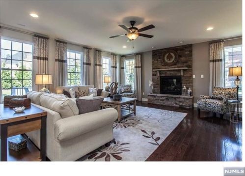 454 Charles St, N Milford NJ  07646-1939 exterior