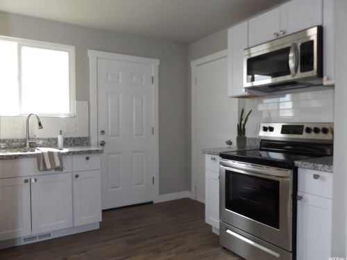 7955 Linton Dr, Taylorsville UT 84088-7617 exterior