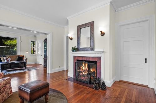 207 Butler Ave, Providence RI  02906-5312 exterior