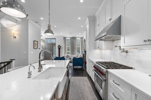 1626 Hermitage Ave, Chicago IL 60622-1402 exterior