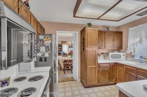 8 Gladstone Ave, Lakehurst NJ 08759-6625 exterior