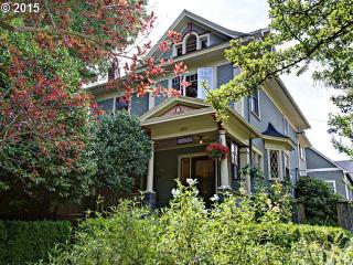 2806 Taylor St, Portland, OR 97214-4031