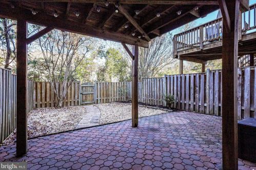 6026 Lands End Ln, Alexandria VA 22315-2669 exterior