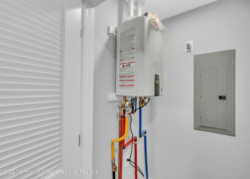 16 John St, Old Bridge NJ 08857-1705 exterior