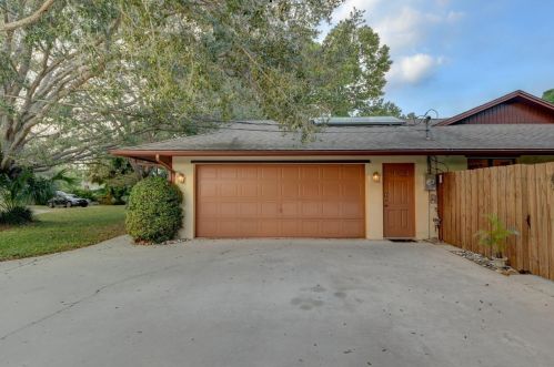 5406 Palmetto Dr, Fort Pierce FL 34982-7481 exterior