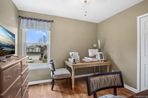 823 Cyn Crk Dr, Holly MI 48442-1560 exterior