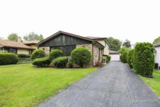 684 Howard Ave, Elmhurst, IL 60126-1919