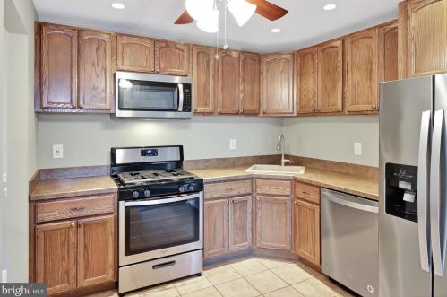 27 Mulberry St, Trenton NJ 08638-4425 exterior