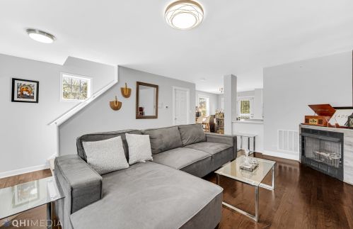 4658 Ellis Ave, Chicago IL  60653-3625 exterior