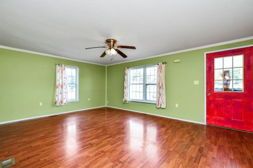 53 B St, Seabrook, NH 03874-6228