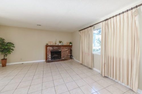 1407 Sycamore Ave, Tustin CA 92780-6279 exterior