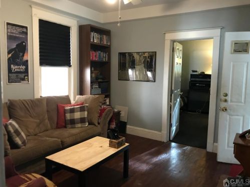 61 Plum St, New Brunswick, NJ 08901-1829