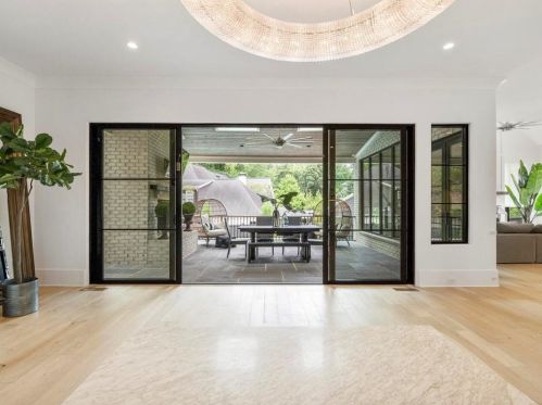 4736 Lk Forrest Dr, Atlanta GA 30342-2217 exterior