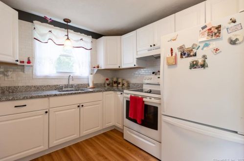 26 Allen St, Enfield CT 06082-4715 exterior