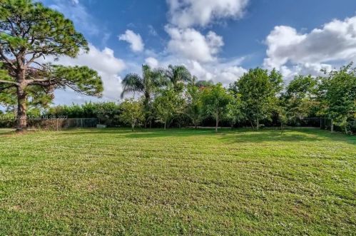 2029 Hideaway Cir, Fort Pierce FL 34952-4801 exterior