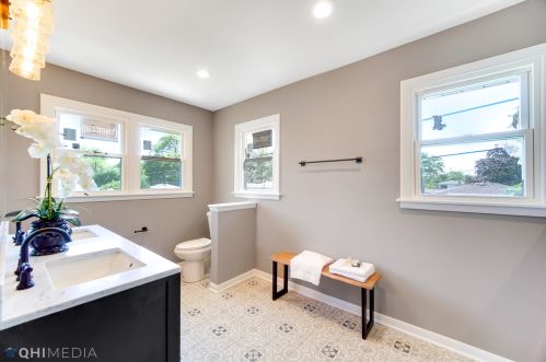 452 Adams St, Elmhurst IL  60126-4633 exterior