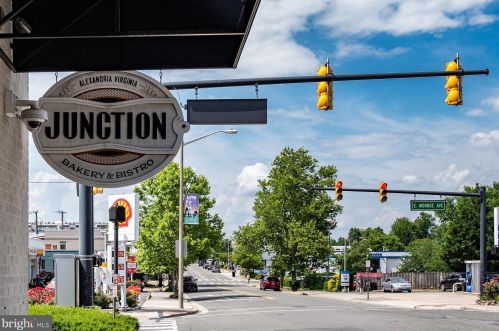 16 Masonic View Ave, Alexandria VA  22301-2204 exterior