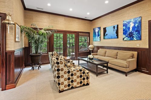 19 Pequot Trl, Westport CT 06880-2929 exterior