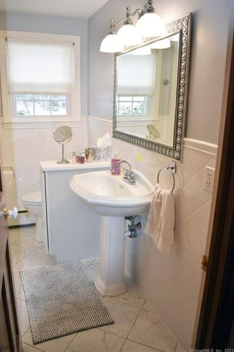 7 Orbit Dr, Enfield CT 06082-5528 exterior