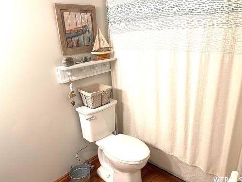 195 Shelly Louise Dr, Sandy UT 84070-4212 exterior