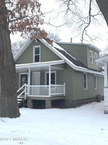 1776 Mcilwraith St, Meskegon, MI 49442-5768