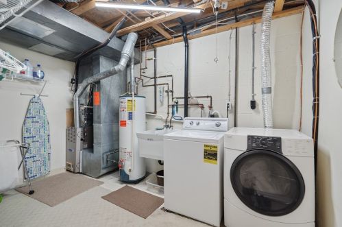 509 Newport Dr, Pittsburgh PA  15235-3228 exterior