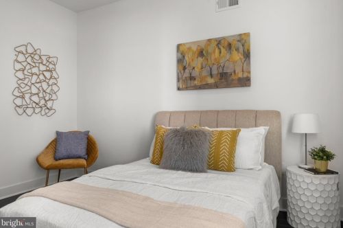 662 13 St, Philadelphia PA 19123-0024 exterior