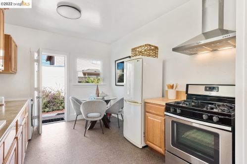 1247 Burnett St, Berkeley CA 94702-2436 exterior