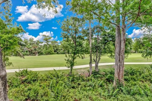 105 Wilderness Dr, Naples, FL 34105-2638