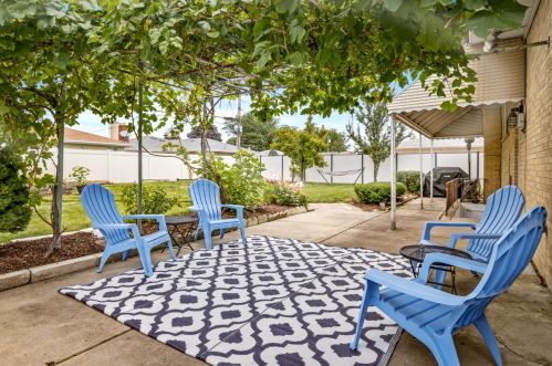 8232 Catherine Ave, Chicago IL 60656-1110 exterior