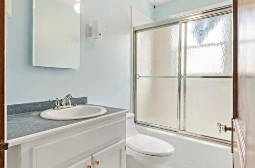 55 6 Ave, Woonsocket RI 02895-4024 exterior