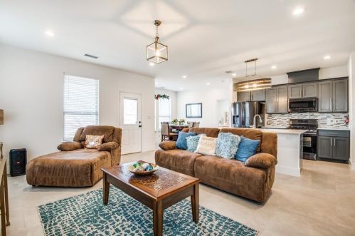 3826 Aransas St, Dallas TX 75212-1307 exterior