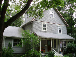 10 Higgins St, Newton, MA 02466-1407