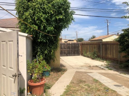 109 Iris St, Oxnard CA 93033-3831 exterior