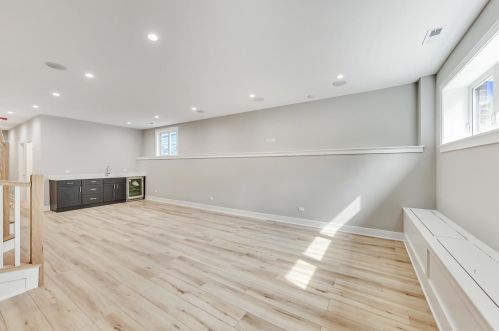 6346 Kenwood Ave, Chicago IL 60619-1427 exterior