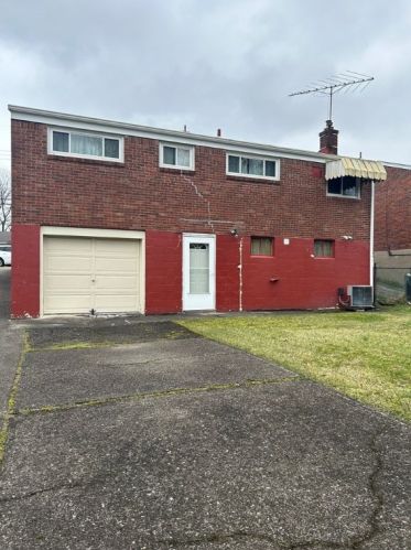 452 Dennison Dr, Pittsburgh PA 15122-3210 exterior