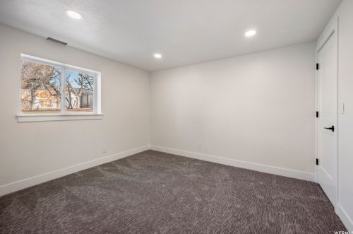 2447 Robidoux Rd, Sandy UT 84093-1129 exterior