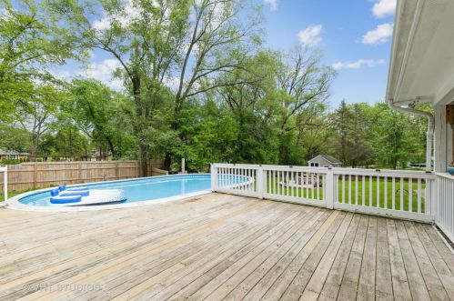 864 Hickman Ln, Bull Valley IL 60098-3027 exterior