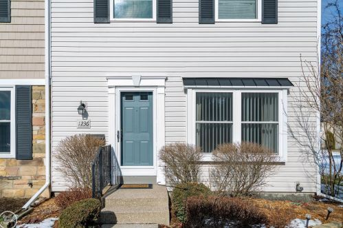 1236 Marseille Ct, Rochester MI 48307-3035 exterior