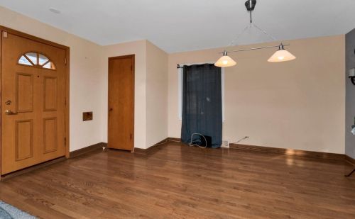 6733 Kildare Ave, Chicago, IL 60629-5731