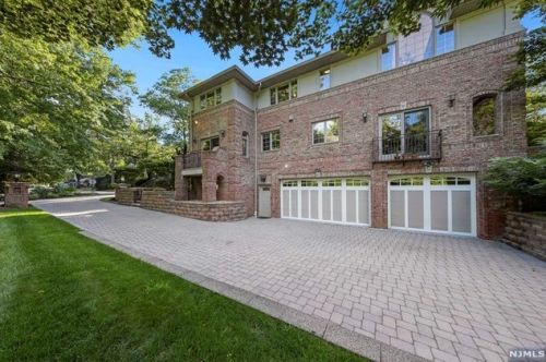 32 Lenox Ave, Demarest NJ 07627-2112 exterior