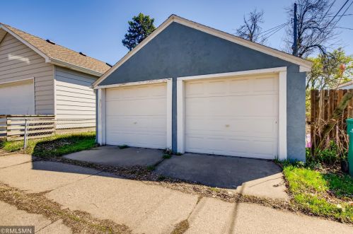 1051 Cumberland St, Saint Paul MN 55117-4870 exterior