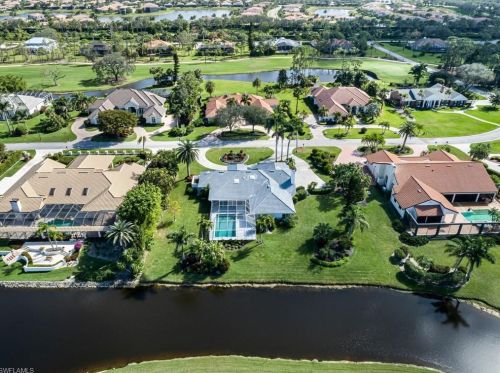 4702 Oak Leaf Dr, Naples FL 34119-8574 exterior