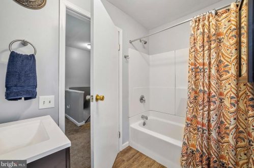 215 Main St, Pilesgrove NJ  08098-1043 exterior