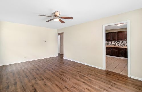 9544 Bennett Ave, Chicago, IL 60617-4720