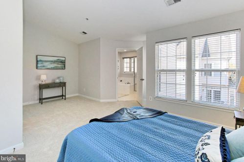 4999 Murtha St, Alexandria VA 22304-8612 exterior